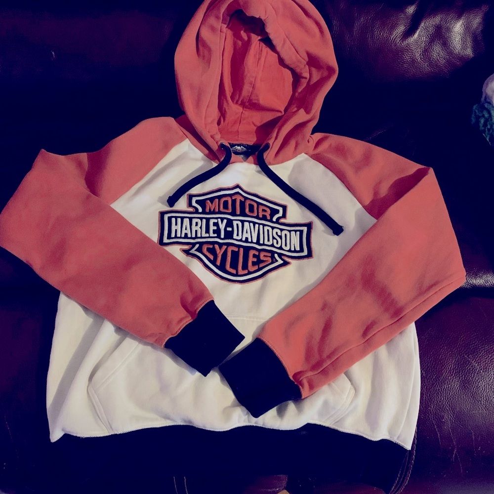 Woman’s medium Harley Davidson pull over hoodie